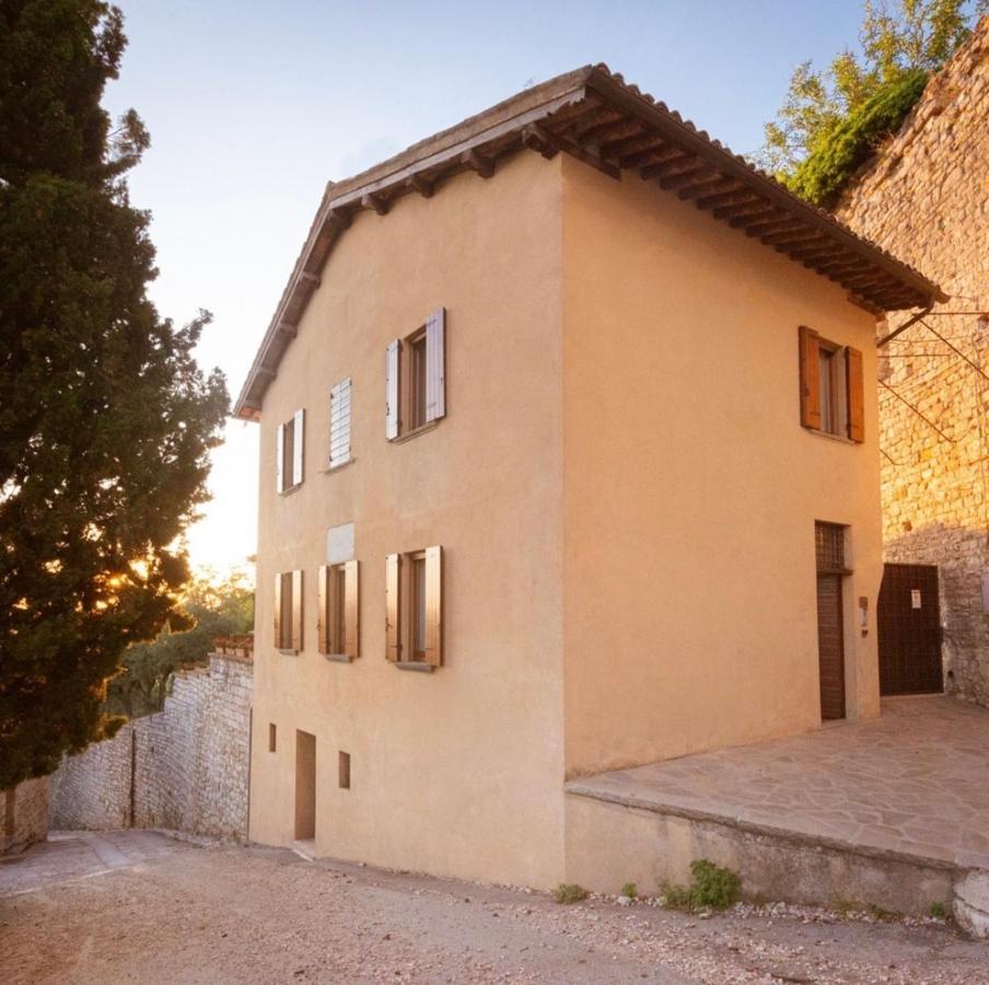 Umbrian Cottage กุบบีโอ ภายนอก รูปภาพ